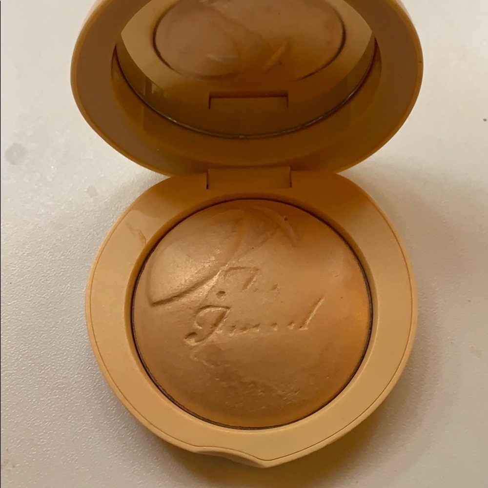 Too paced peach frost highlighter